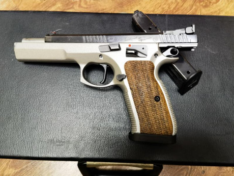 Vendo Pistola CZ 75 Tactical sport, con 3 cargadores, maletin original, Alza graduable. unico propietario, 02