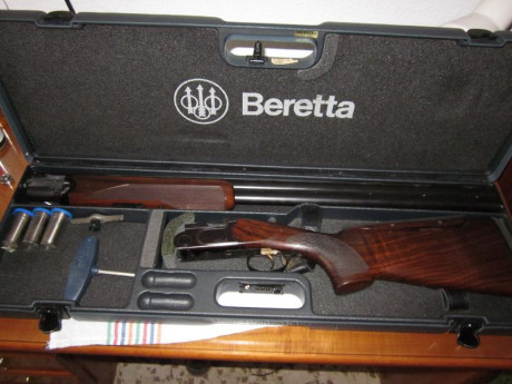 Pongo a la venta , escopeta superpuesta 682 X TRAP, con banda semialta,con 75cm de cañón y 5 polichok 01