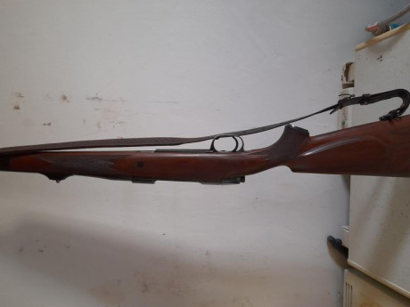 Se vende rifle de la casa Heym modelo Sr 20, para zurdos en calibre 375 H&H. 
El arma esta impecable, 02