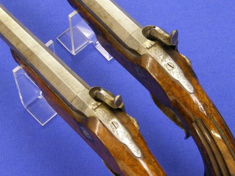 Voy a colocar unas fotos de un arma larga alemana de llave de mecha del siglo XVI. 101