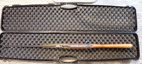 Carabina de cerrojo marca BRNO modelo n°2  calibre 22 lr , longitud de cañón 63 cm peso 3 k  su estado 00