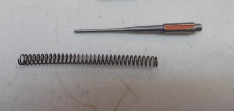 Hola un amigo busca la aguja percutora de la foto es de una CZ75 de los primeros modelos de BRNO del año 00