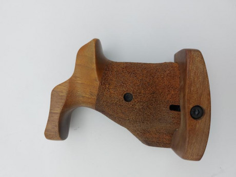 Vendo cacha anatómica para Smith and Wesson 686 de armazón redondo diestro prácticamente sin uso.
Tiene 02