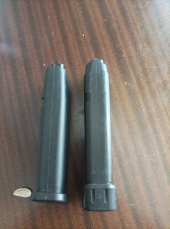 Vendo 2 cargadora de glok vale para 1 generación. A 4 generación no vale para la de 5 generación uno es 02