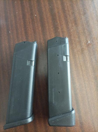 Vendo 2 cargadora de glok vale para 1 generación. A 4 generación no vale para la de 5 generación uno es 01