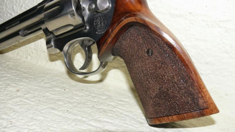 Revolver de 6 pulgadas impecable. Tiene sus años pero tira como el primer día. 650 € . No me interesan 01