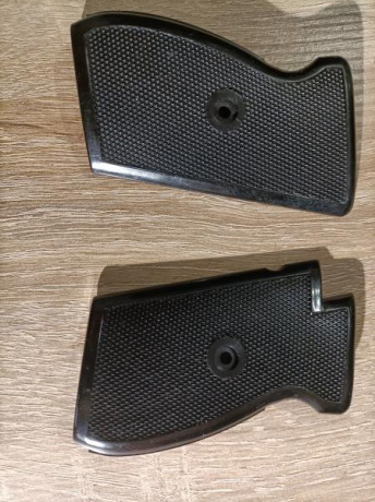 Pongo en venta empuñadura Astra Constable, están en muy buen estado y sin tornillo original, prácticamente 00