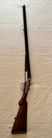 Vendo escopeta de perrillos perfectamente funcional calibre 12/60. Restaurada. Está en Asturias, 140 euros.
 02