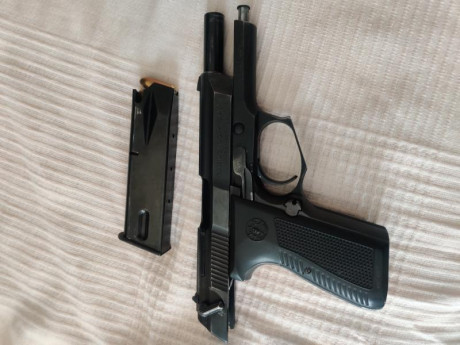 Vendo Llama M-82 en buen estado. Un solo cargador. Guiada en A. Regalo caja de munición de 25 cartuchos. 02