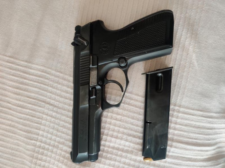 Vendo Llama M-82 en buen estado. Un solo cargador. Guiada en A. Regalo caja de munición de 25 cartuchos. 00