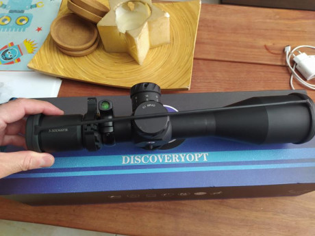 Visor , mira telescópica discovery hd 5-30x56 SFIR , se podría decir que nuevo , 150 eur . 00
