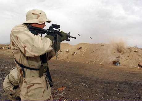 Unos datos:
https://zeroanthropology.net/2009/08/16/the-political-economy-of-the-bullet-in-afghanistan/
https://www.independent.co.uk/news/world/americas/us-forced-to-import-bullets-from-israel-as-troops-use-250000-for-every-rebel-killed-508299.html
.........................
"...estimate 70