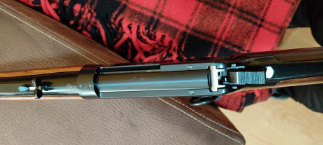 Hola. Vendo este winchester, tiene tornillos en la parte superior para colocar unas monturas,  expulsa 02