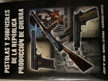 Cargador original fabricado en 1937 por las Industrias de Guerra de Cataluña para el subfusil Olot-Fontbernat 30