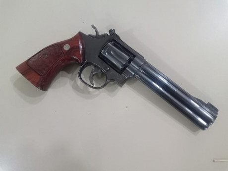 Que tal.
VENDIDO revolver Smith & Wesson K16-4. Longitud del cañón de 6 pulgadas y calibre .32 H&R 21
