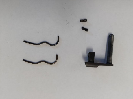 Pequeño lote de repuestos para CZ 75, 75B y 75DB. 01