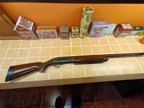Vendo escopeta Remington 105 cti en muy buen estado a falta de la cantonera que al ser de gel y desconozco 02