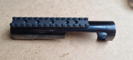 Vendo carril para visor a instalar en benelli raffaello. 
Incluyo pieza donde se pone, no se como se llama.
Ambas 01