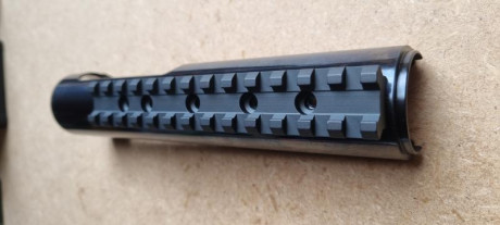 Vendo carril para visor a instalar en benelli raffaello. 
Incluyo pieza donde se pone, no se como se llama.
Ambas 00