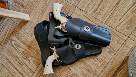 ¿Alguna vez has querido sentirte como un auténtico pistolero del oeste? Esta es tu oportunidad. 

Vendo 00