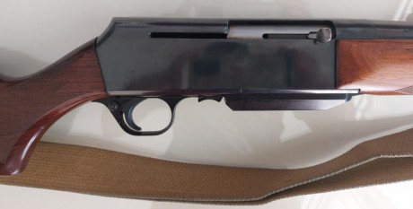 Rifle semiautomático marca Browning modelo BAR en calibe 300 Win. Magnum. Se entrega con funda, canana 02