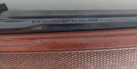 Rifle semiautomático marca Browning modelo BAR en calibe 300 Win. Magnum. Se entrega con funda, canana 00