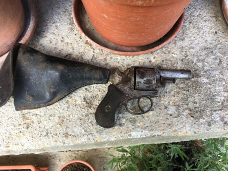 Hola alguien puede decirme algo sobre este revolver? 00