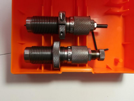 Vendo los siguientes juegos de dies:

1.- Lyman - 222 Remington FL: 35€.   VENDIDO 

2.- Lyman - 8x57 02