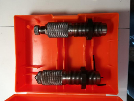Vendo los siguientes juegos de dies:

1.- Lyman - 222 Remington FL: 35€.   VENDIDO 

2.- Lyman - 8x57 01