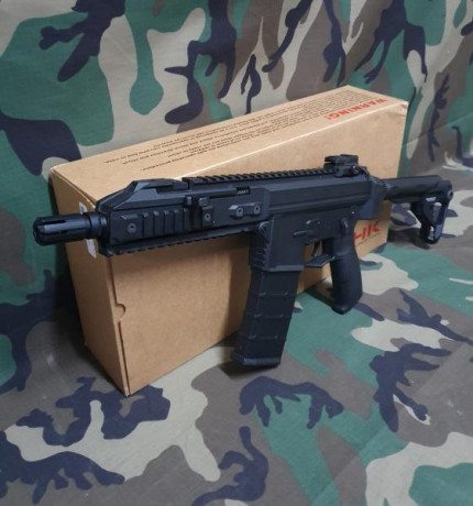 Ghk gbb g5 
Culata m4
Culata cnc m4 95€
Replica 350€
Esta en Barcelona 
Es nueva 01