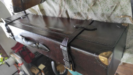 SE VENDEN 2 MALETAS ESCOPETAS
 - BAUL MALETA 2 ESCOPETAS PARALELAS.  
INTERIOR FORRADO, CON LLAVE
ETIQUETA 02