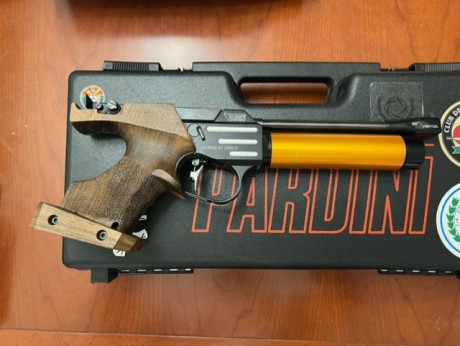 Hola amigos!!!

Vendo pistola pcp Pardini Kid con empuñadura anatómica talla S en perfectas condiciones. 01