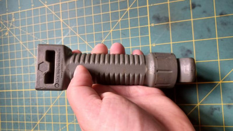 Buenas... se vende este grip de la marca estadounidense GPS. Agarre y bipode en uno. Usado por los ejercitos 01