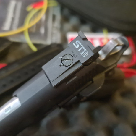 vendo mi sti range master . aun esta en garantia. comprada en octubre del 2020 en gabilondo. . no ha disparado 02