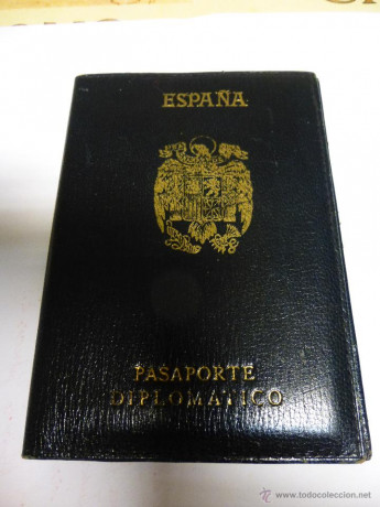  EN RECUERDO Y HOMENAJE A LOS QUE YA NO ESTÁN. 

Si pones en  GOOGLE   PASAPORTES EN LA MEMORIA  da igual 112