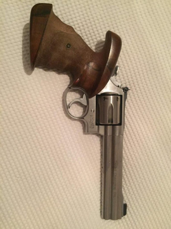 Buenos días, vendo revólver S.y W. 686 de 6” de cañón, Target Champion en estado inmejorable, solo usado 00