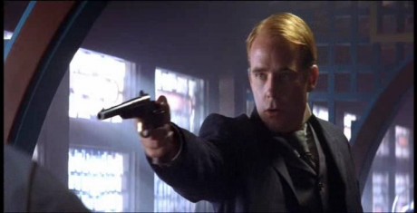 Compañeros,

En vista de las ganas de algunos (Elcafe, Wilcow, Vrakk, etc) por adivinar armas de películas 80