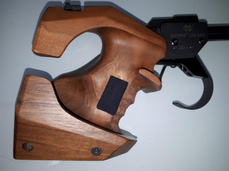Hola.  Se vende pistola libre Morini CM84E.  Comprada en 2014, lleva unos 6000 tiros.  Cacha talla S sin 31