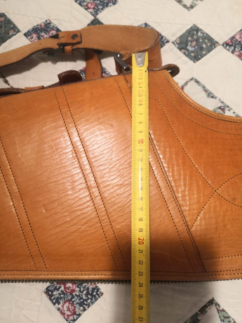 Se vende funda de cuero fabricada por Manuel Vivas de Malpartida de Plasencia. Es de buena calidad. Tiene 01