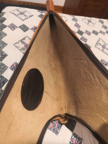 Se vende funda de cuero fabricada por Manuel Vivas de Malpartida de Plasencia. Es de buena calidad. Tiene 12