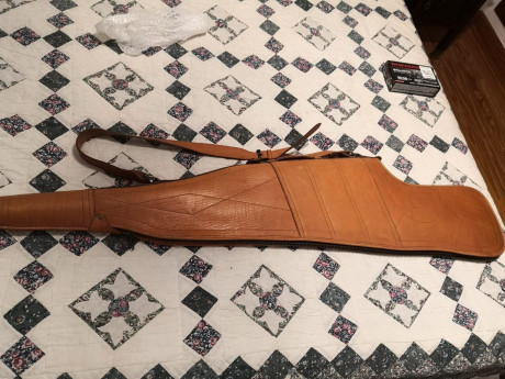 Se vende funda de cuero fabricada por Manuel Vivas de Malpartida de Plasencia. Es de buena calidad. Tiene 30