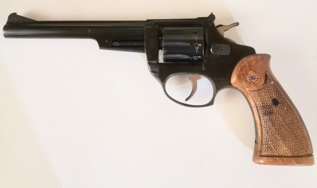 Se vende Astra Cadix calibre 22 lr. Buen estado, 9 recámaras. Se puede ver y probar en Santiago de Compostela. 00