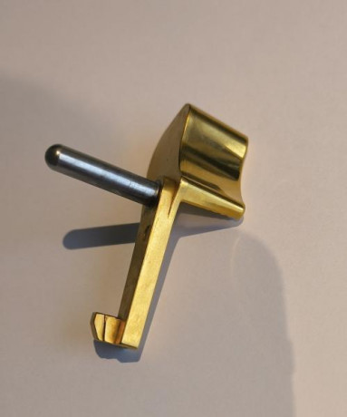 Vendo retenida de corredera con apoyo de pulgar de la marca Bul Armory con nitruro de titanio. Válida 02