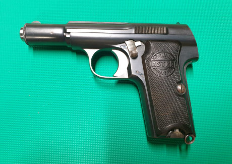 Se vende pistola Astra modelo 300.
Calibre nueve corto.
Estado de conservación impecable.
Cachas originales.
Guiada 01