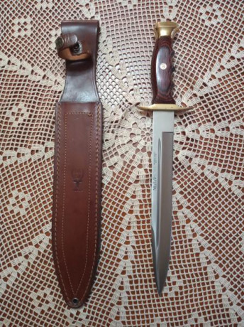 Vendo cuchillo Muela Bowie con hoja de 26 cm y su funda de cuero ,se encuentra en muy buen estado y poco 02