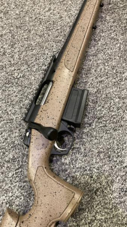 Se vende este rifle utilizado solo para caza y comprado en septiembre de 2022. Se entrega con carril Bergara 11