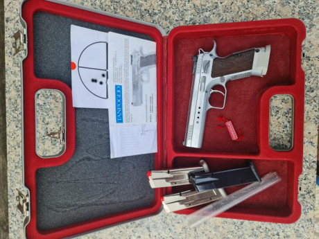 Se vende Tanfoglio Limited Custom HC de 9mm, con 3 cargadores (uno es del calibre 38 que funciona perfectamente). 02