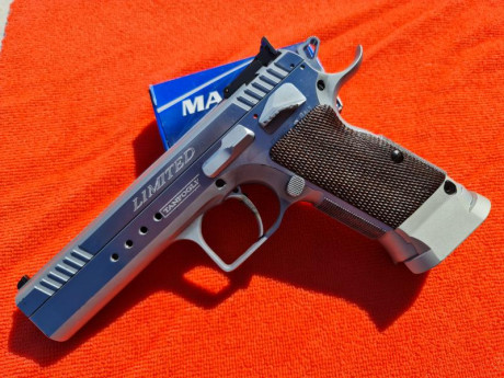 Se vende Tanfoglio Limited Custom HC de 9mm, con 3 cargadores (uno es del calibre 38 que funciona perfectamente). 01