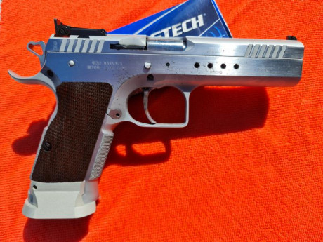 Se vende Tanfoglio Limited Custom HC de 9mm, con 3 cargadores (uno es del calibre 38 que funciona perfectamente). 00