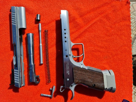 Se vende Tanfoglio Limited Custom HC de 9mm, con 3 cargadores (uno es del calibre 38 que funciona perfectamente). 12